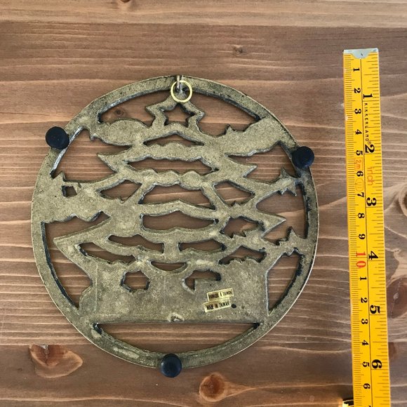 Round Brass Footed Trivet / Wall Hanging Christmas Tree & Presents Teddy Bear - Picture 2 of 4
